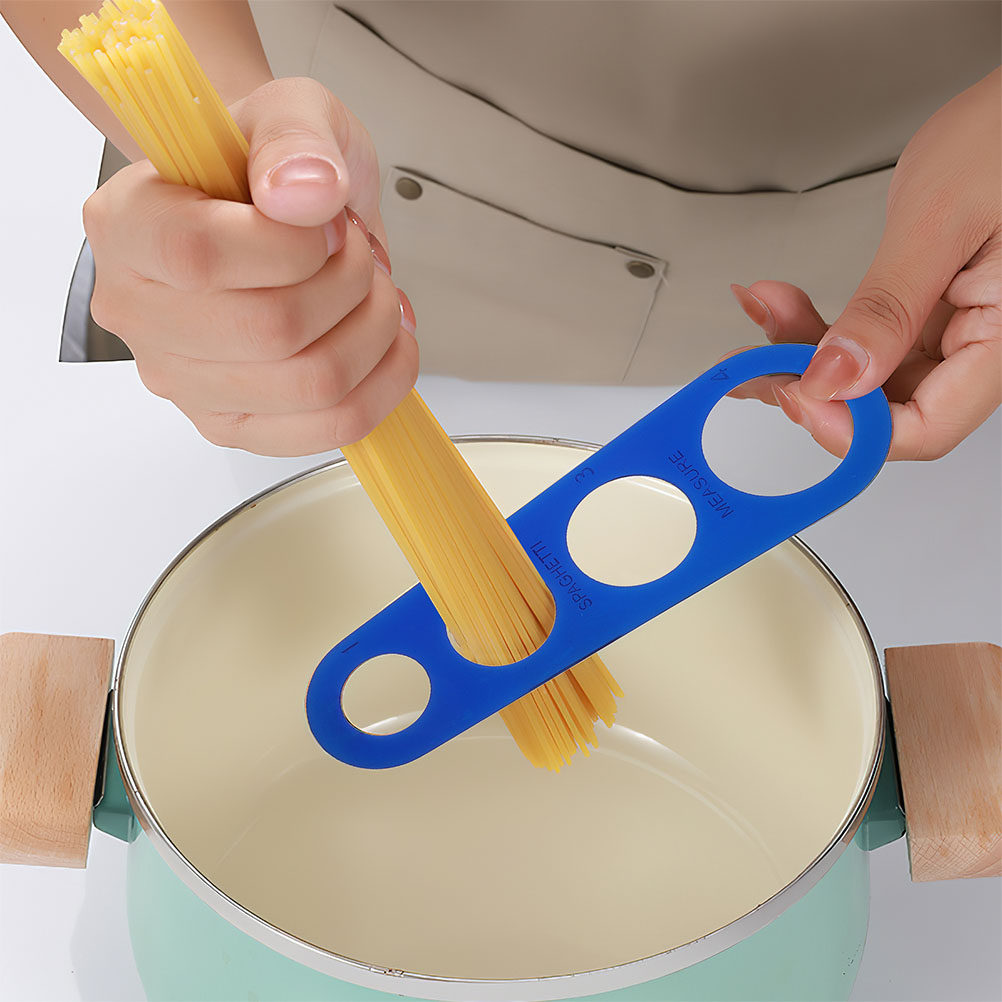 قطعتان من أدوات قياس المعكرونة - مراجعة Kitchen Gadgets Guide وسعره